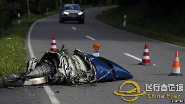 德国民用飞机与战机相撞 已确认至少一人死亡-7395 