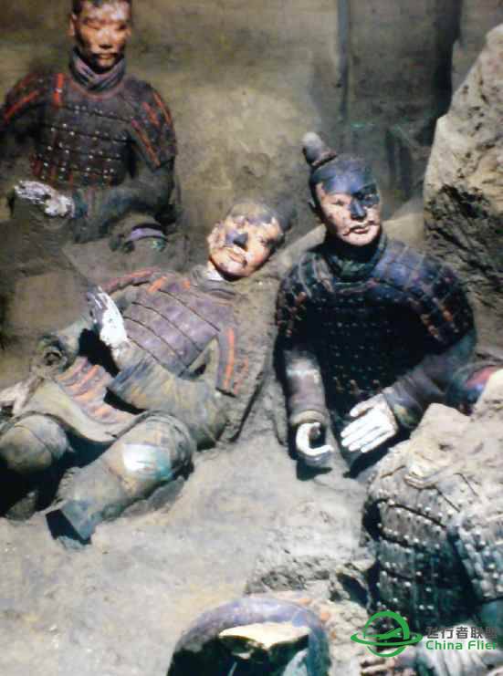 给大家见识一下刚出土的兵马俑是什么样子的-3991 