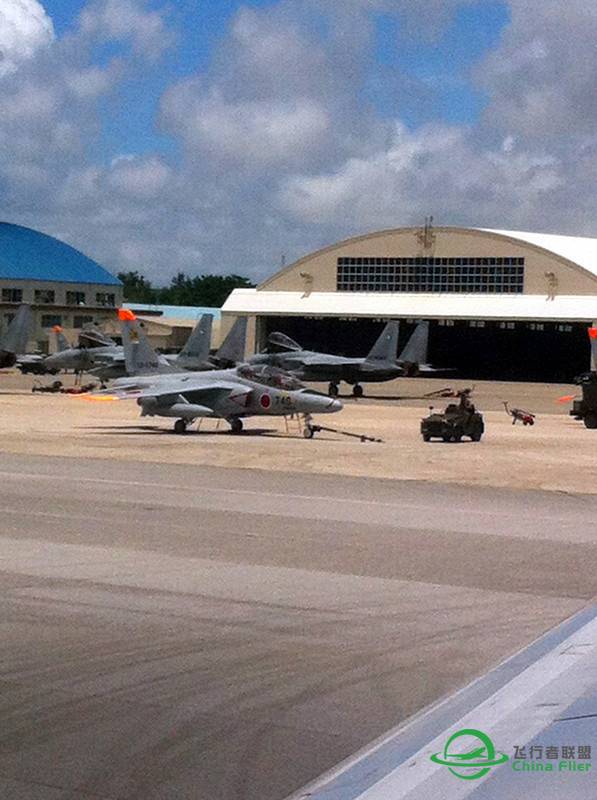 在那霸机场拍到一堆鬼子军机-7271 