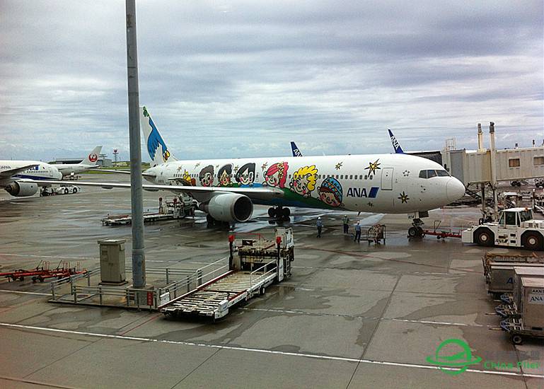 在那霸机场拍到一堆鬼子军机-5781 