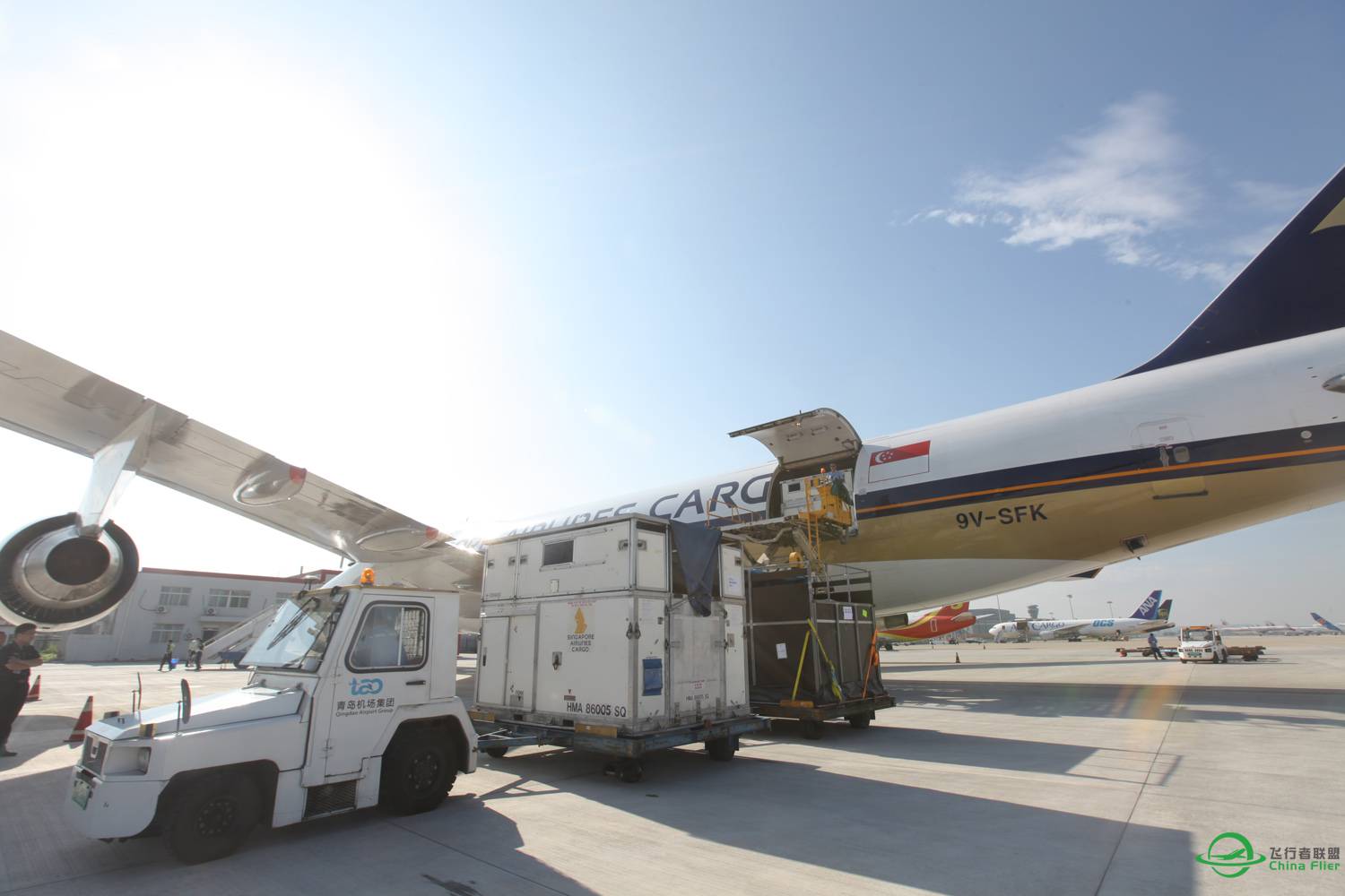 新加坡航空波音747-400货机在青岛-7526 