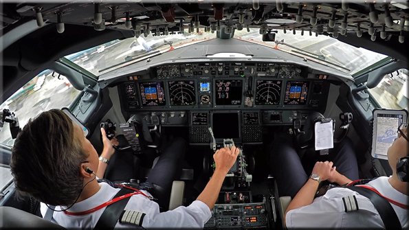真会玩：X-Plane 11【双机组】虹桥飞浦东调机-9372 