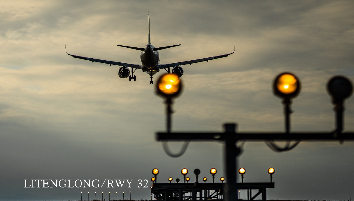 绵阳南郊机场ZUMY-32跑道旁【贰】-2358 