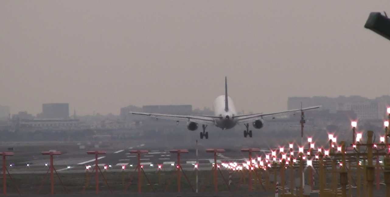 某航？？？降落-6177 