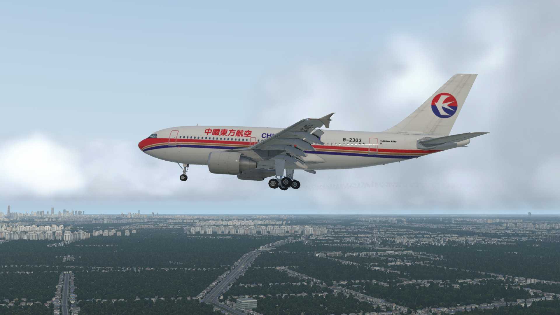 东航A310降落上海虹桥-7248 