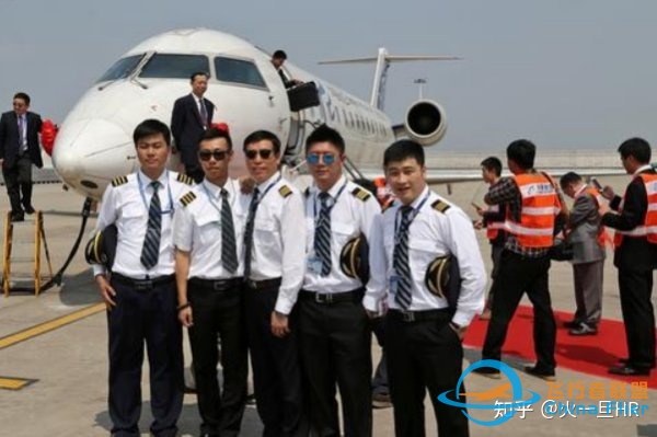 民航飞行员的工资是多少？-4155 