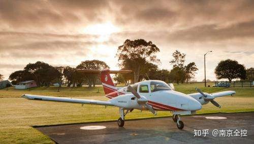 关于顶级飞行学校如何使用六自由度飞行模拟器-1666 