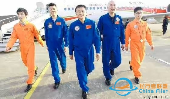 为什么民航飞行员的制服一定要穿正装？-1115 