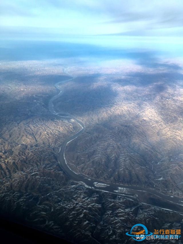 航空科普：夜间飞行途中，怎样判断出下方经过的是什么城市？-4575 