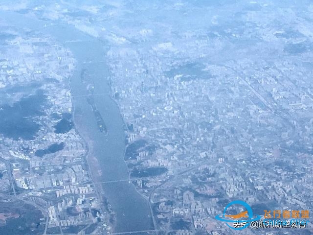 航空科普：夜间飞行途中，怎样判断出下方经过的是什么城市？-2235 