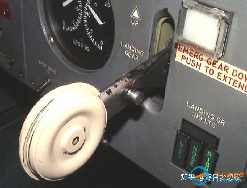 飞行员在飞行中如何进行工作职责划分-1747 