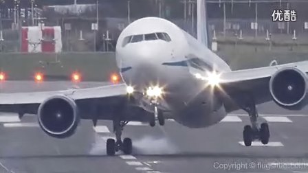 实拍波音767客机摇摆降落砸向跑道-8974 