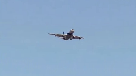 波音737大型客机降落-9814 