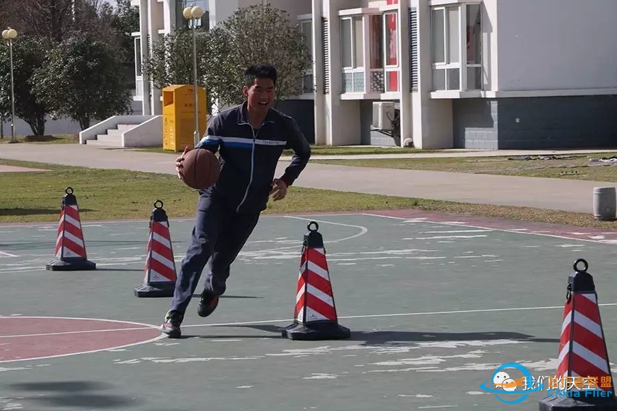 想知道飞行员怎么训练吗？请看这里！-4268 