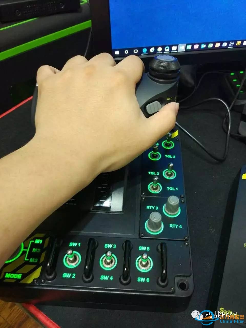 飞行控的福音!专业飞行摇杆——赛钛客X55测评-3675 