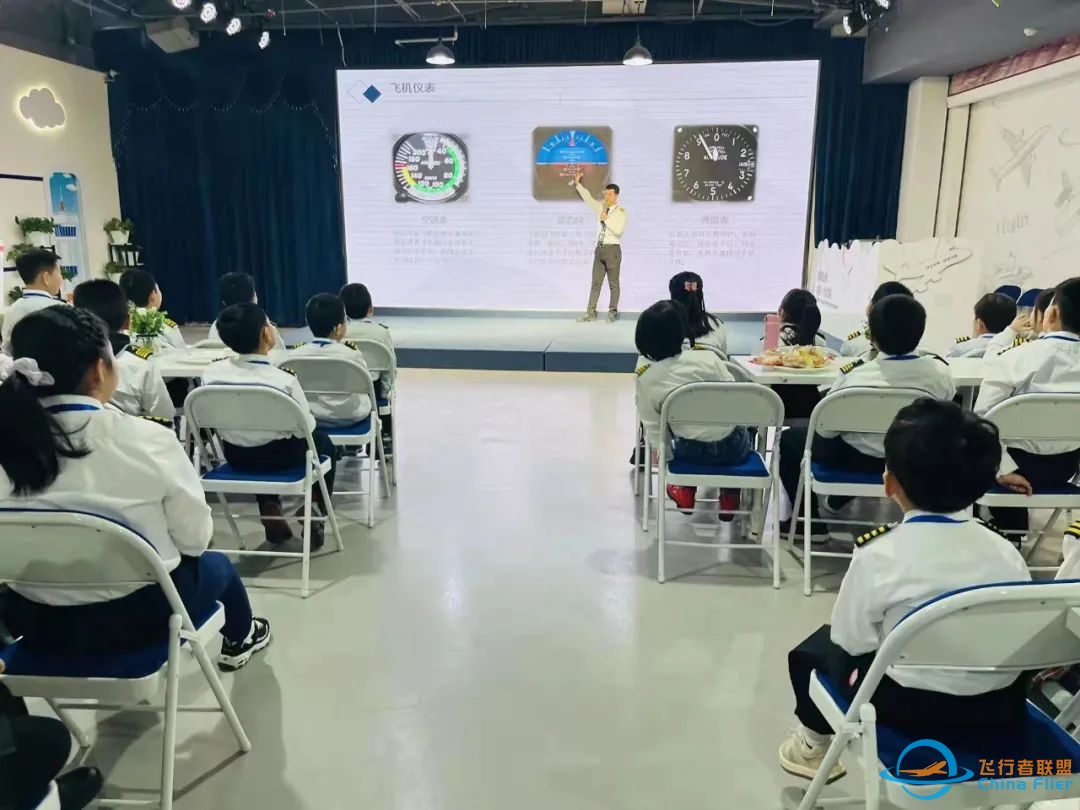 [飞行奇遇记2.0升级版上线]5月3日,变身中国小机长,get开飞机新技能,波音塞斯纳双机型驾驶,机场安检情景模拟,5D影院~-477 
