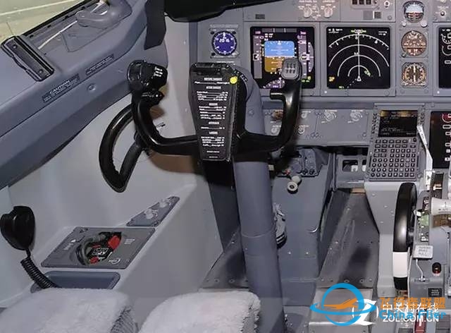走进波音737驾驶舱-5501 