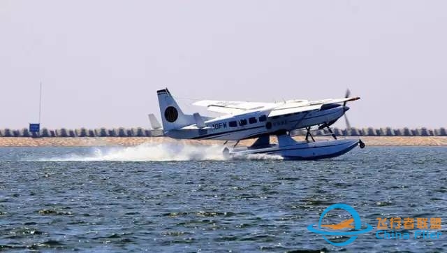 上海飞舟山的一架水上飞机昨撞桥坠毁!机上5人死亡,乘客全是记者!-7250 