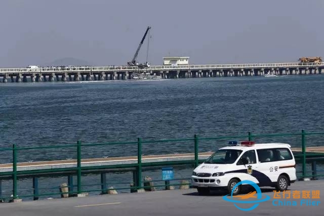 上海飞舟山的一架水上飞机昨撞桥坠毁!机上5人死亡,乘客全是记者!-7831 