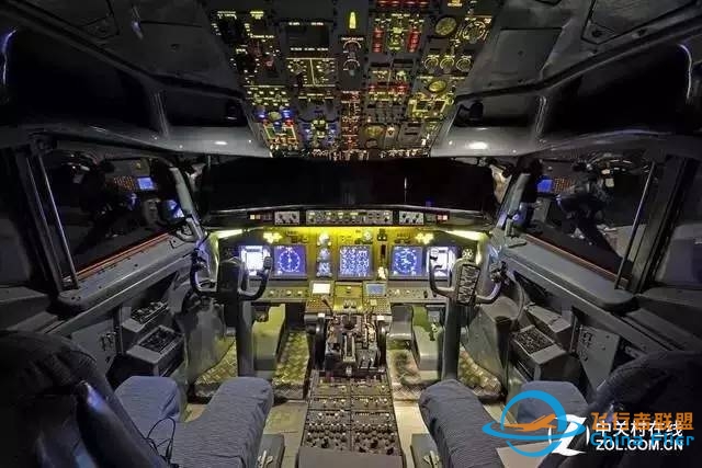 走进波音737飞机驾驶舱-5669 