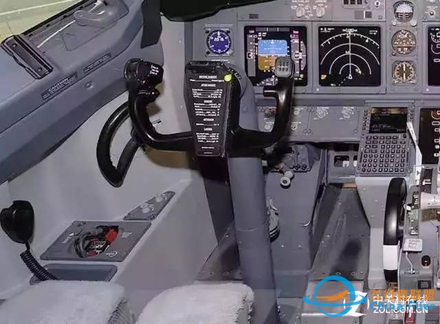 走进波音737飞机驾驶舱-6977 