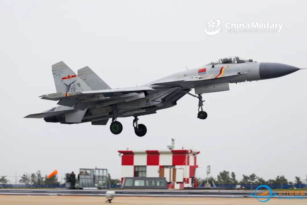 美军“围观” 辽宁舰训练引发全网热议,歼-15着舰还真“有点名堂”!-905 