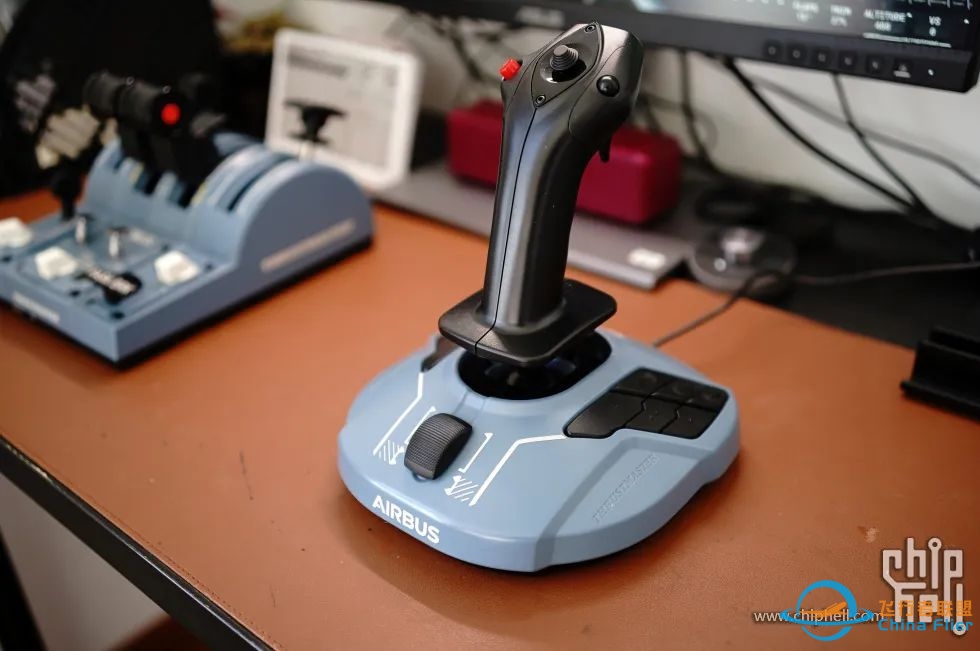 [电脑] 向风而行的飞行员舒克--图马思特TCA空客摇杆套装赏析-3430 