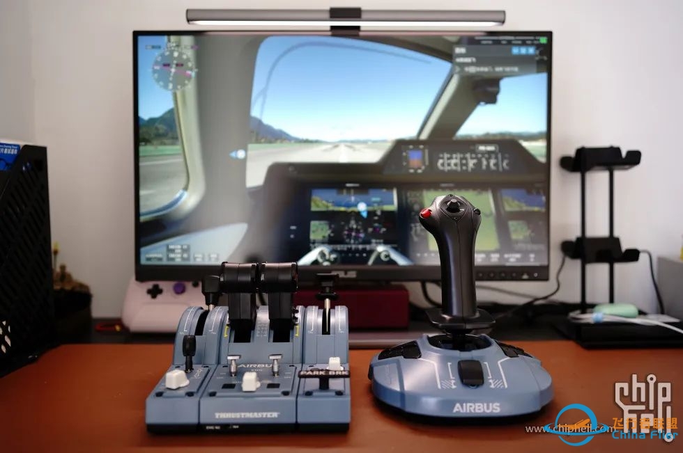 [电脑] 向风而行的飞行员舒克--图马思特TCA空客摇杆套装赏析-730 