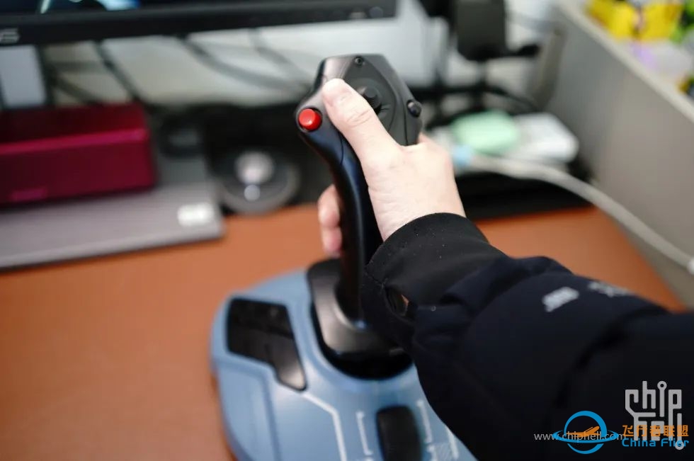 [电脑] 向风而行的飞行员舒克--图马思特TCA空客摇杆套装赏析-2703 