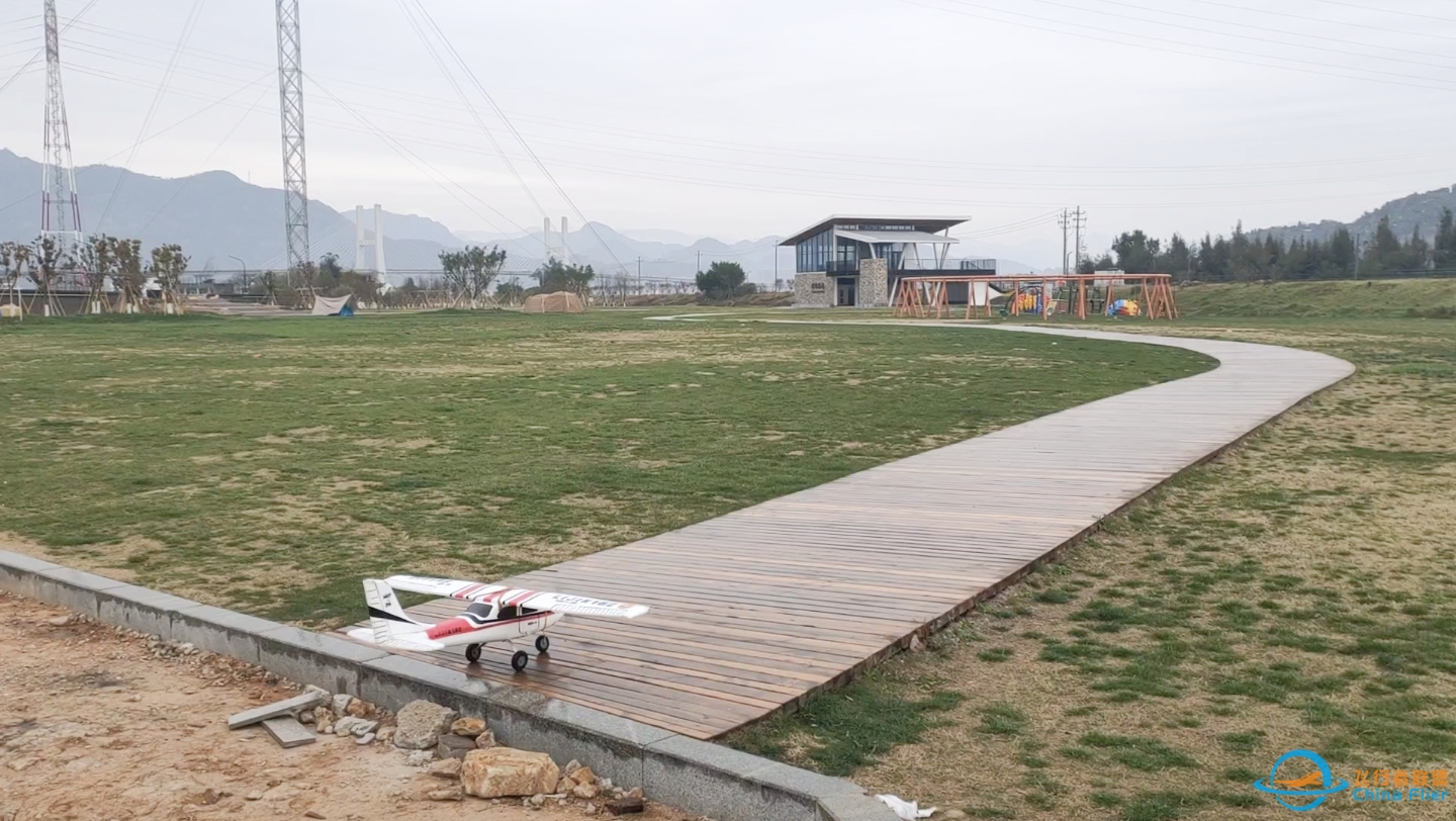 赛斯纳航模短距起降与超低空通场-3745 