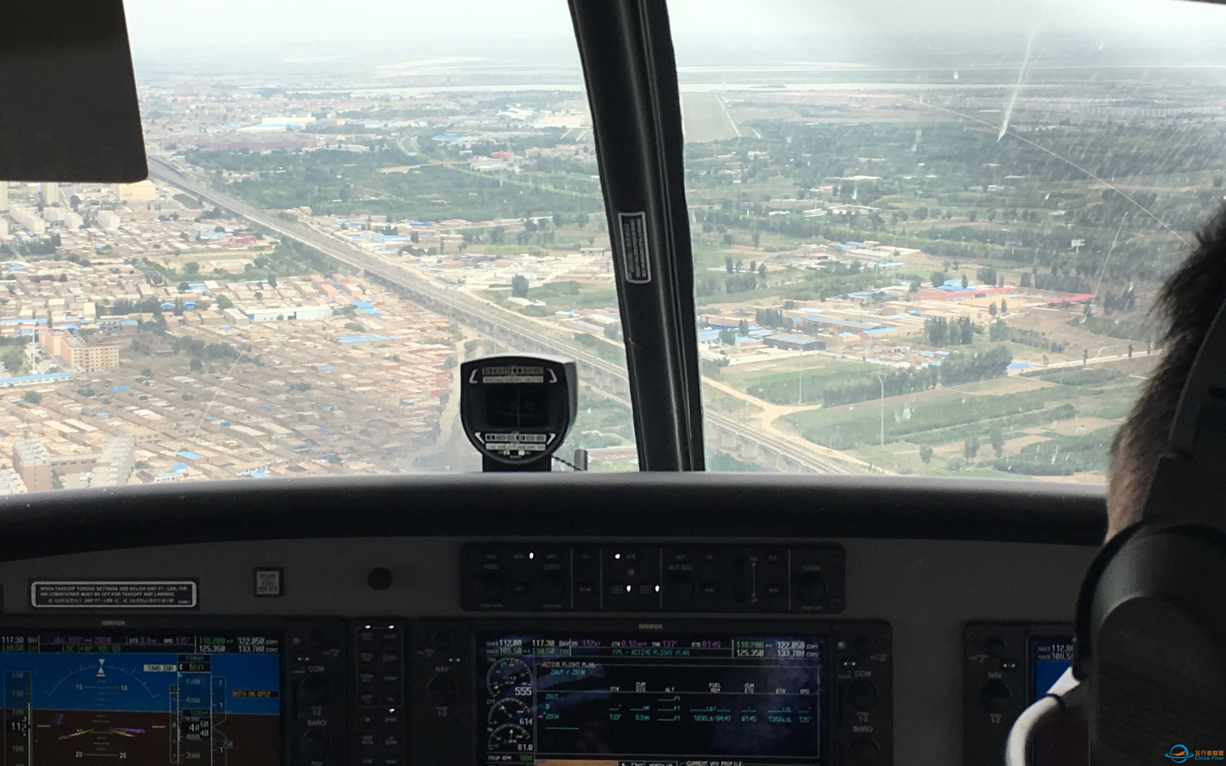 塞斯纳Cessna208包头机场降落驾驶舱视角-979 