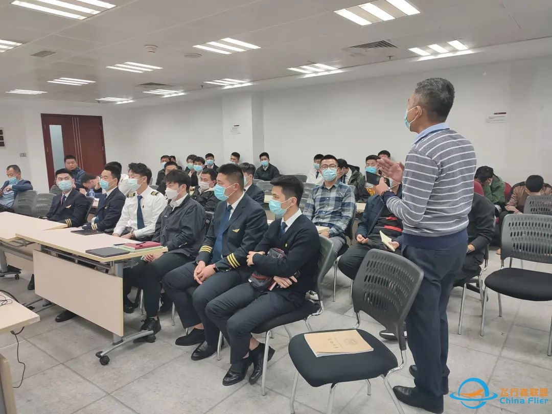 飞行三分部组织管制交流学习及模拟飞行动员会-8379 