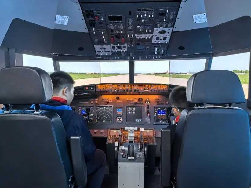 飞行者联盟无锡航空研学基地招募模拟飞行教员-8328 