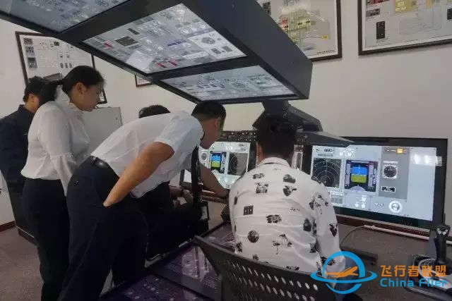 城会玩,南航大三学生体验开飞机!-5898 