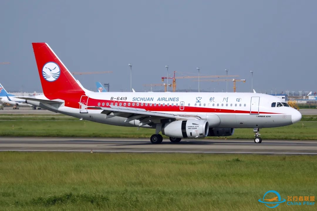 万米高空风挡破裂,机长力挽狂澜挽救128人,复盘川航8633奇迹备降-《中国机长》背后的故事-3989 