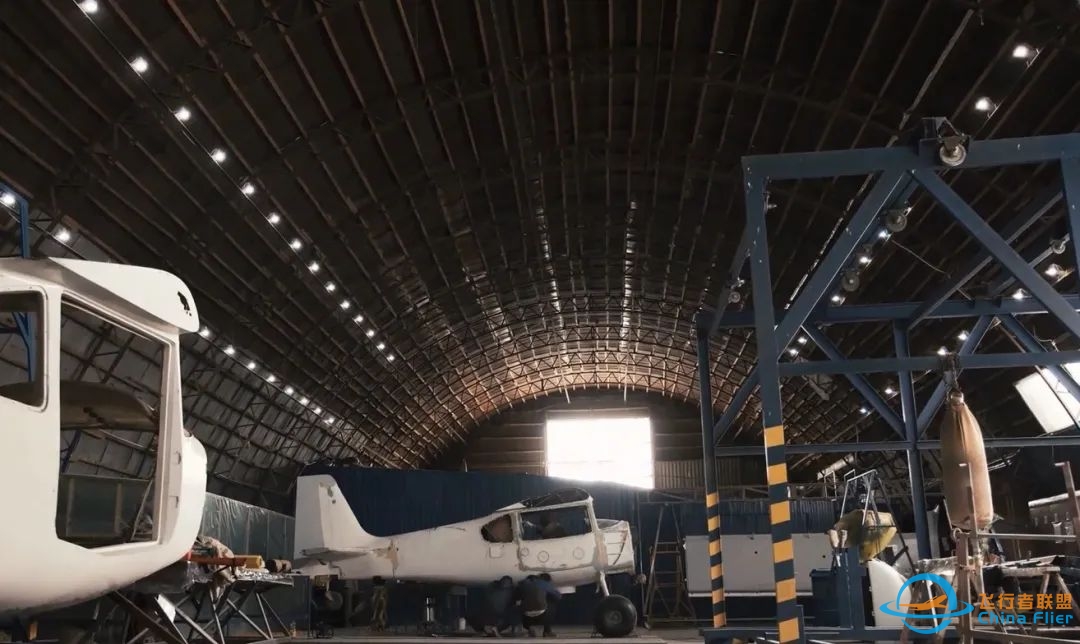 万米高空风挡破裂,机长力挽狂澜挽救128人,复盘川航8633奇迹备降-《中国机长》背后的故事-2684 