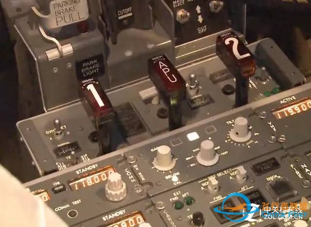 波音737飞机驾驶舱面板全解读-1070 
