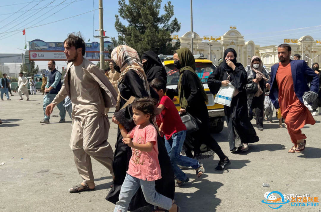 有人摔死,有人被起落架碾死,纽时披露喀布尔机场惨状-8305 