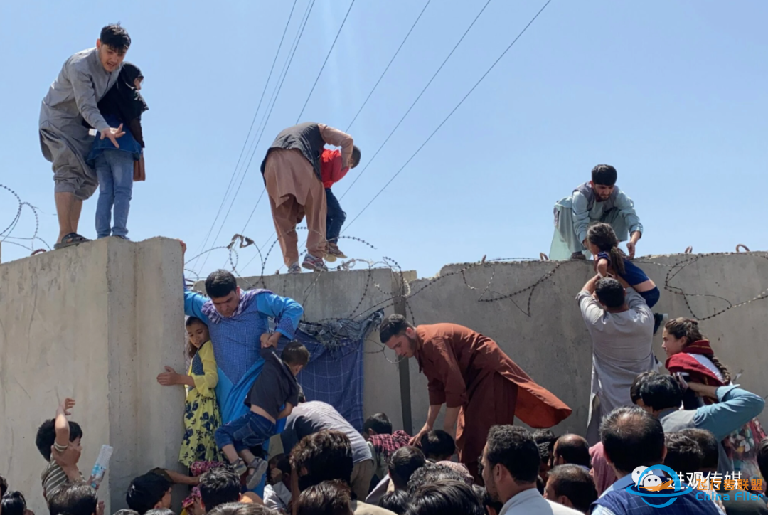 有人摔死,有人被起落架碾死,纽时披露喀布尔机场惨状-3657 