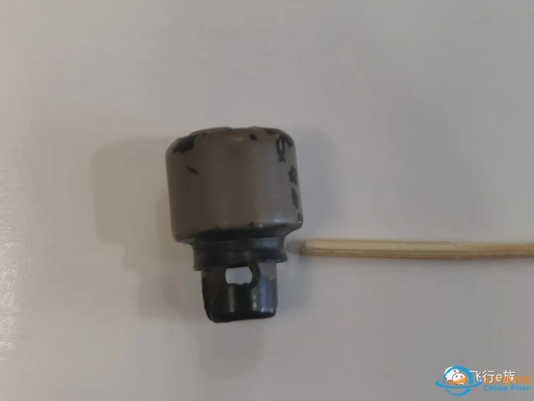 驾驶舱里的螺丝为什么都是一个朝向的?-7094 