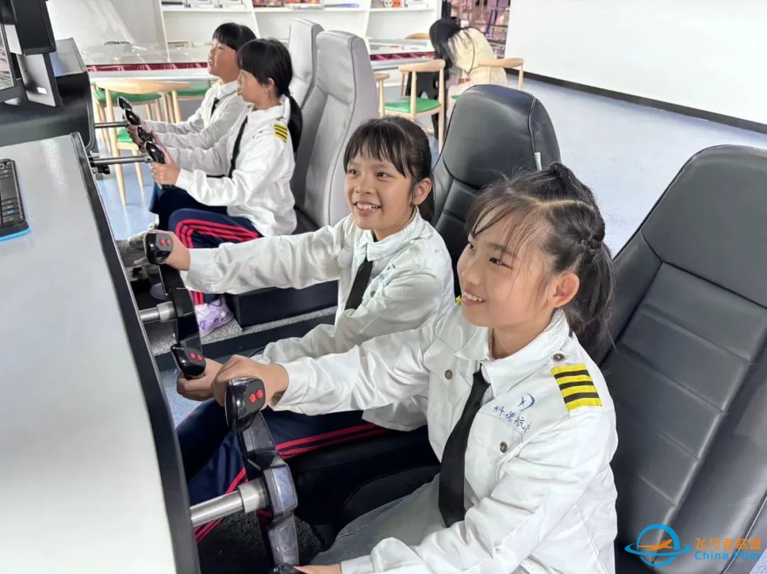 “放飞梦想,体验航天”暨践行社会主义核心价值观研学活动——翔安区金海小学2024年科德航空研学活动-8056 