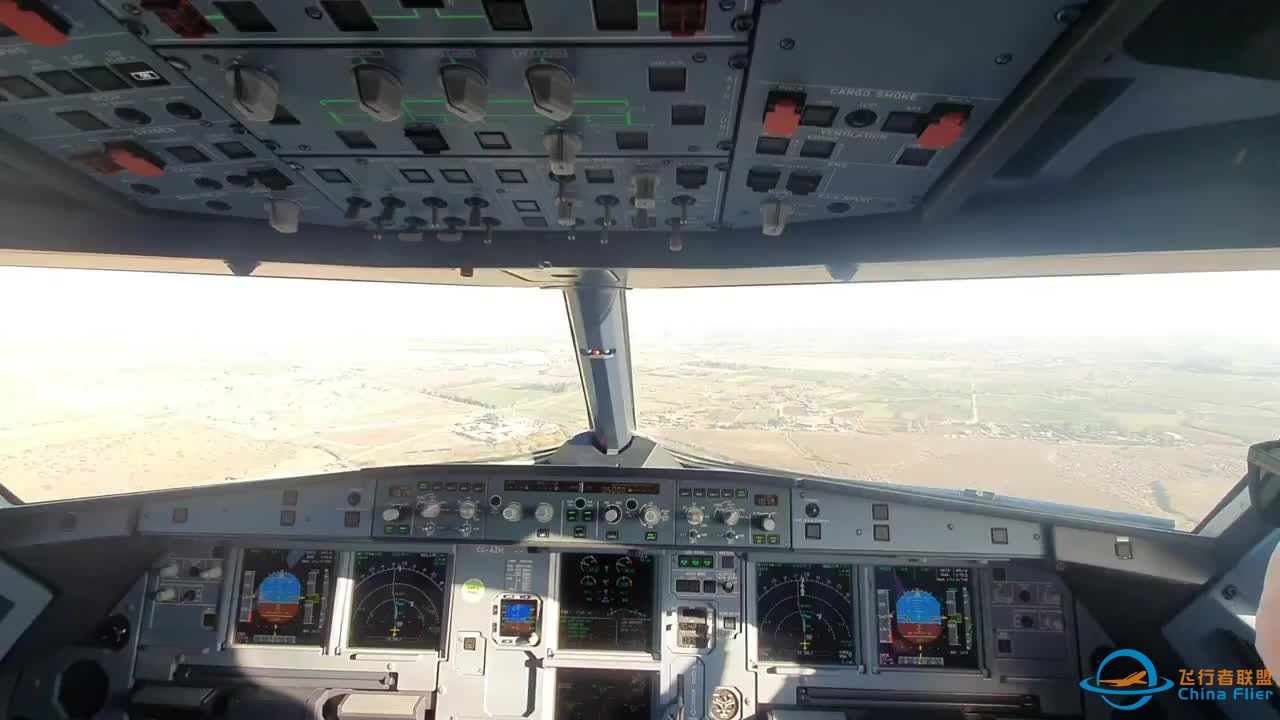 空客A320短五边着陆 驾驶舱视角-5370 