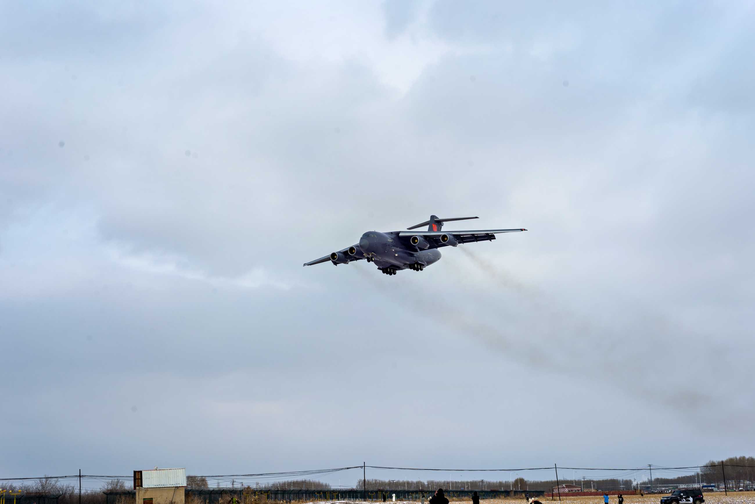 沈阳桃仙机场 运20—20048-1803 