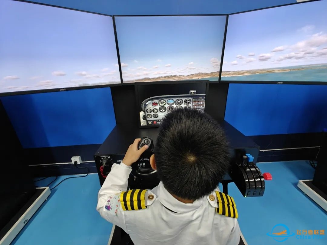班级定制-航空研学一日营-飞行知识学习、空客A320模拟驾驶、逃生技巧学习、竞技道闯关、塞斯纳172飞行模拟练习、机场沙盘讲解等-6591 