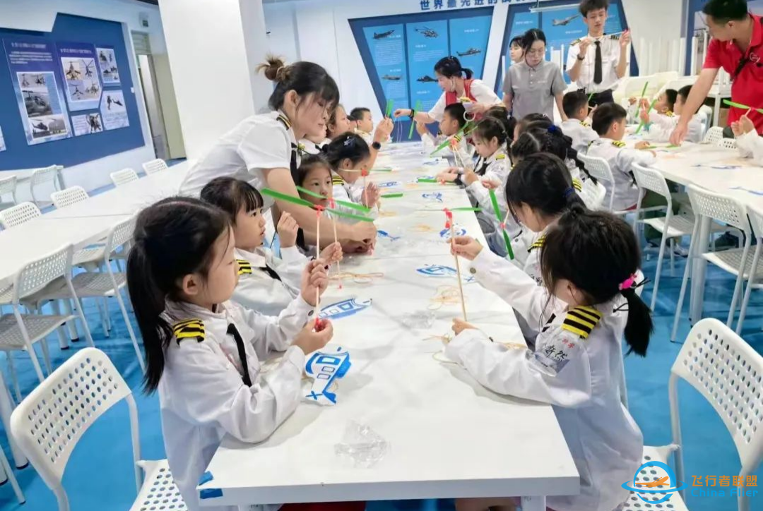 班级定制-航空研学一日营-飞行知识学习、空客A320模拟驾驶、逃生技巧学习、竞技道闯关、塞斯纳172飞行模拟练习、机场沙盘讲解等-6128 