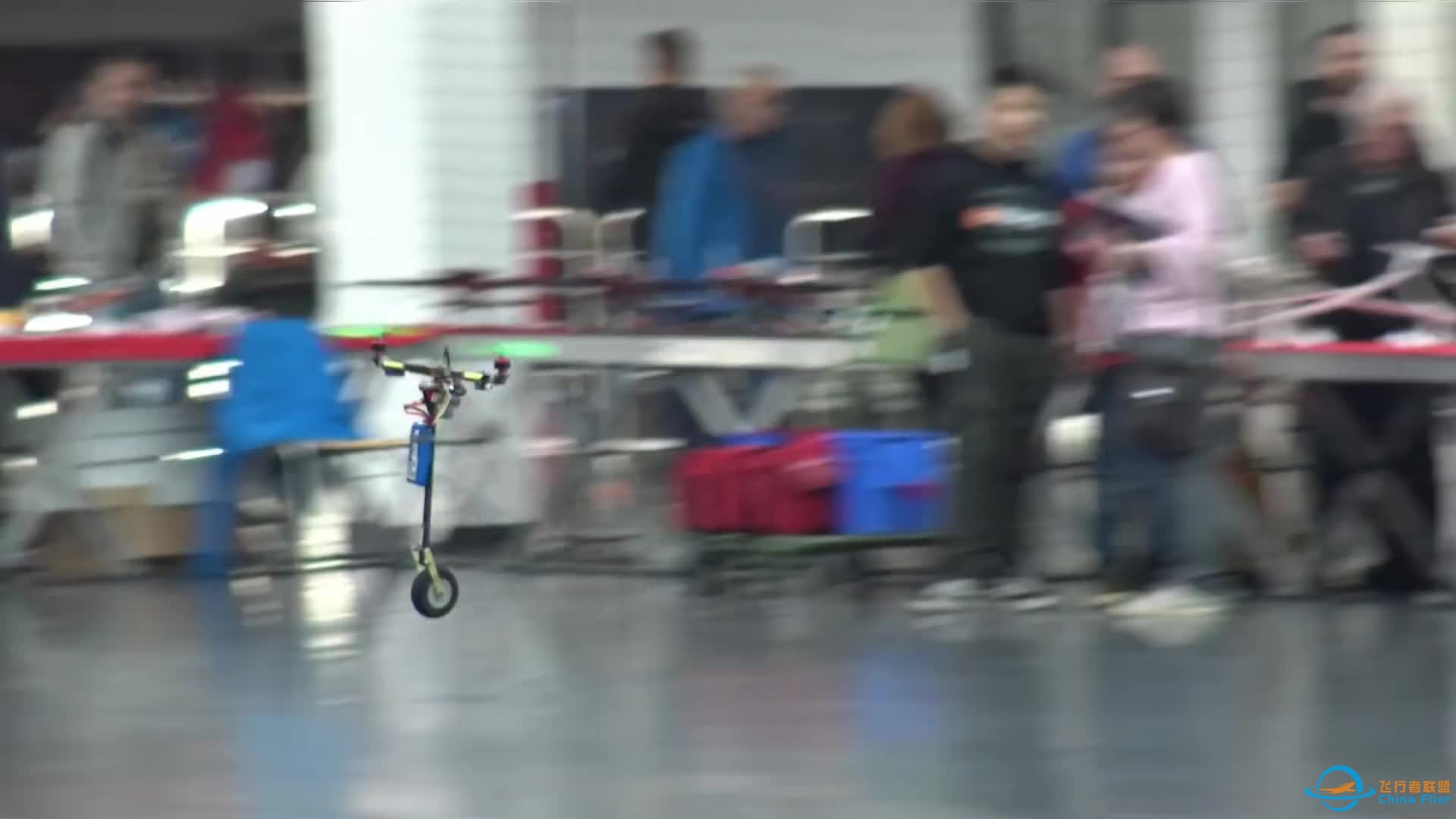 各种奇怪的飞行器室内飞行表演-8229 