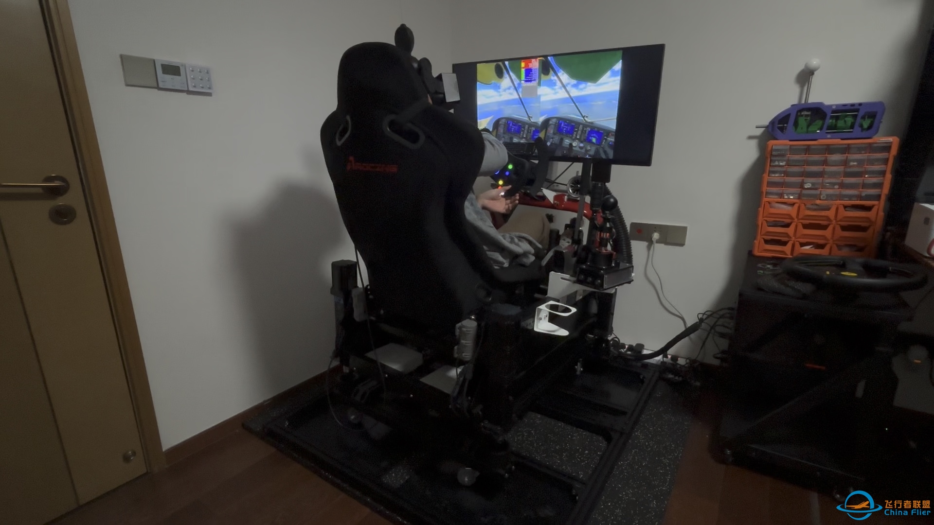为什么把小派水晶挂起来，玩个飞行模拟演示一下，话说VR加上动态开飞机还是很爽的-4252 