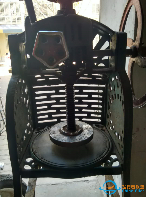 请问下面图片中是什么机器?它能手摇-1318 