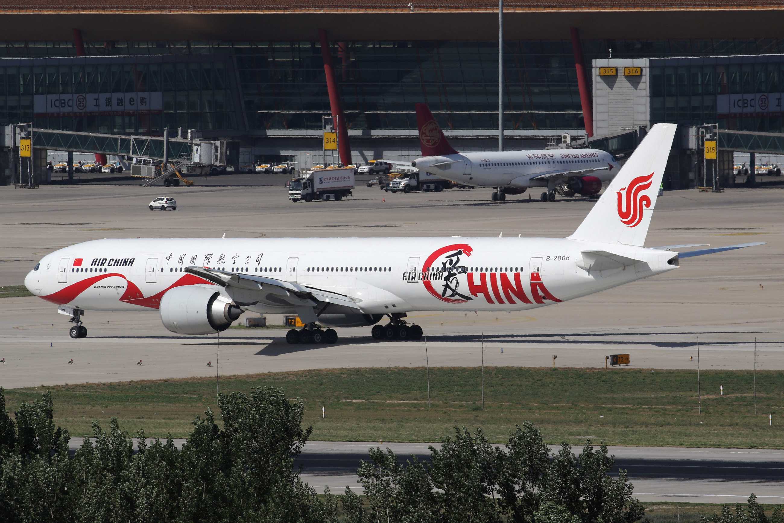 电脑翻出2016年拍的飞机3-7527 