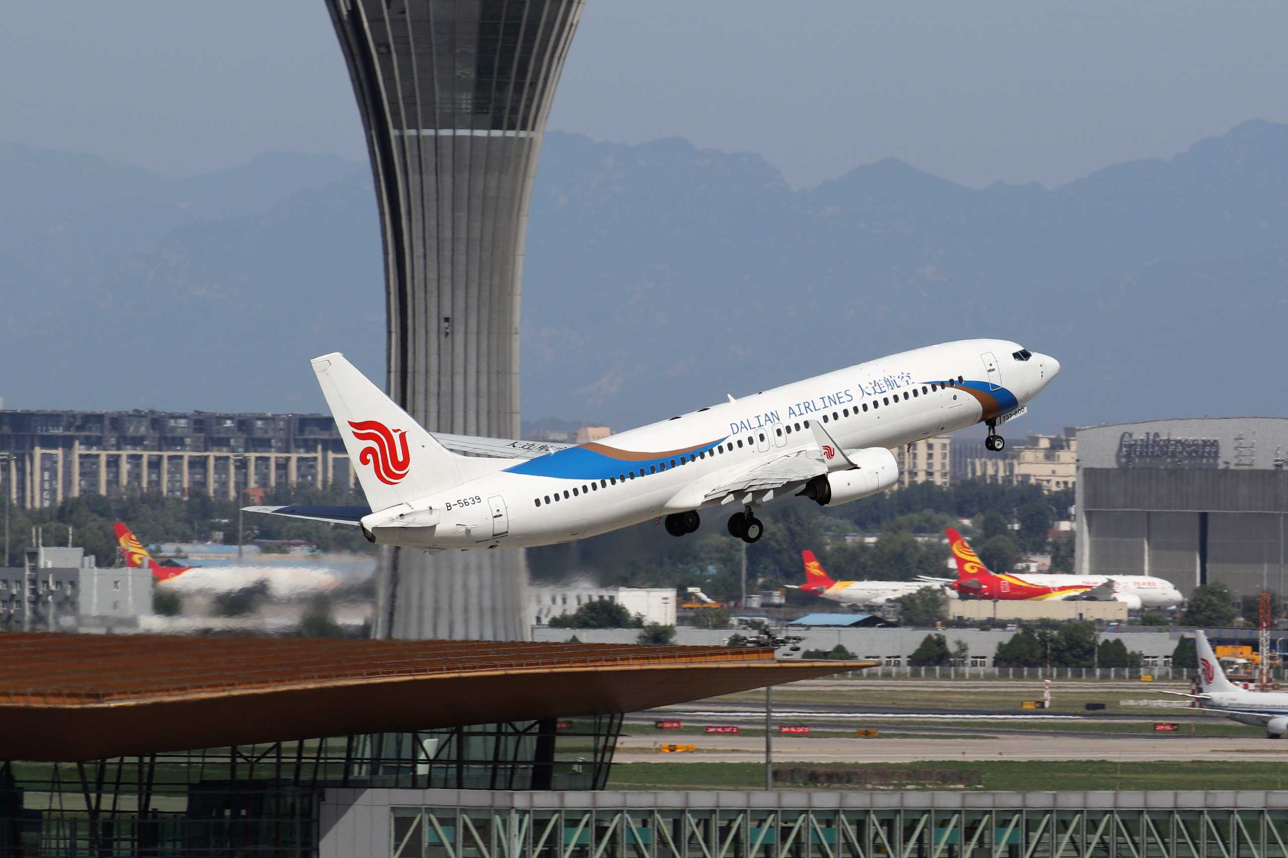 电脑翻出2016年拍的飞机3-7044 